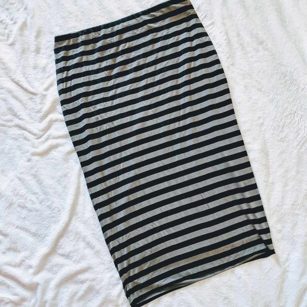 Vince Camuto | Green/Black striped pencil skirt